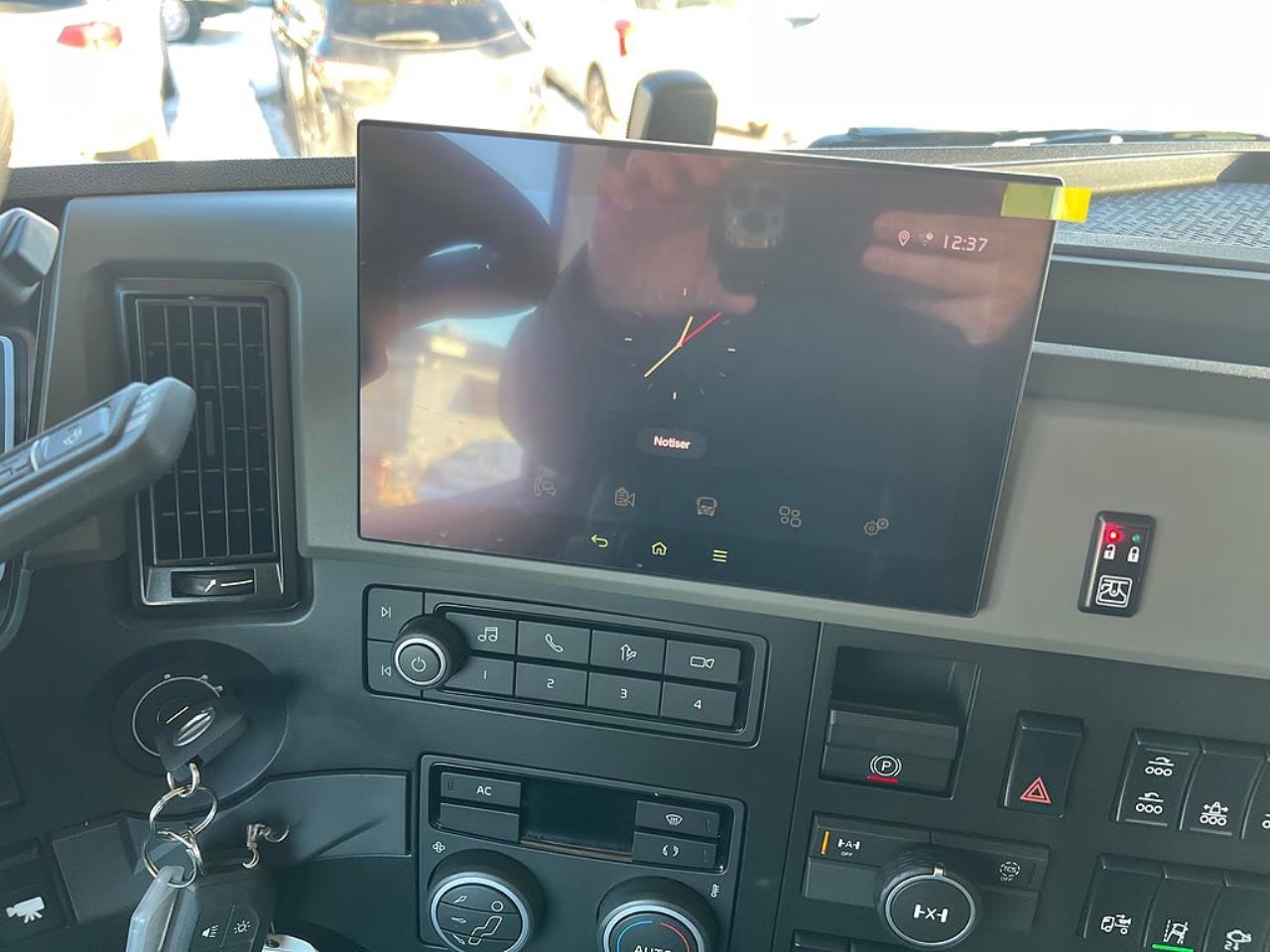 Volvo FM13 500 8x4*4 Tridem Kranv&auml;xlare Hiab 302 2023 - Kran