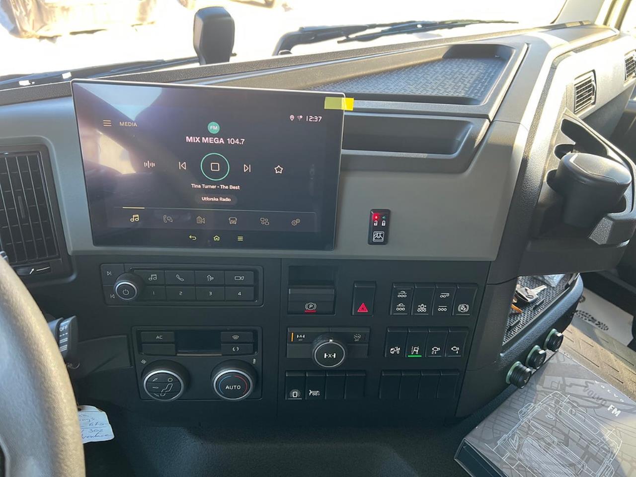 Volvo FM13 500 8x4*4 Tridem Kranv&auml;xlare Hiab 302 2023 - Kran