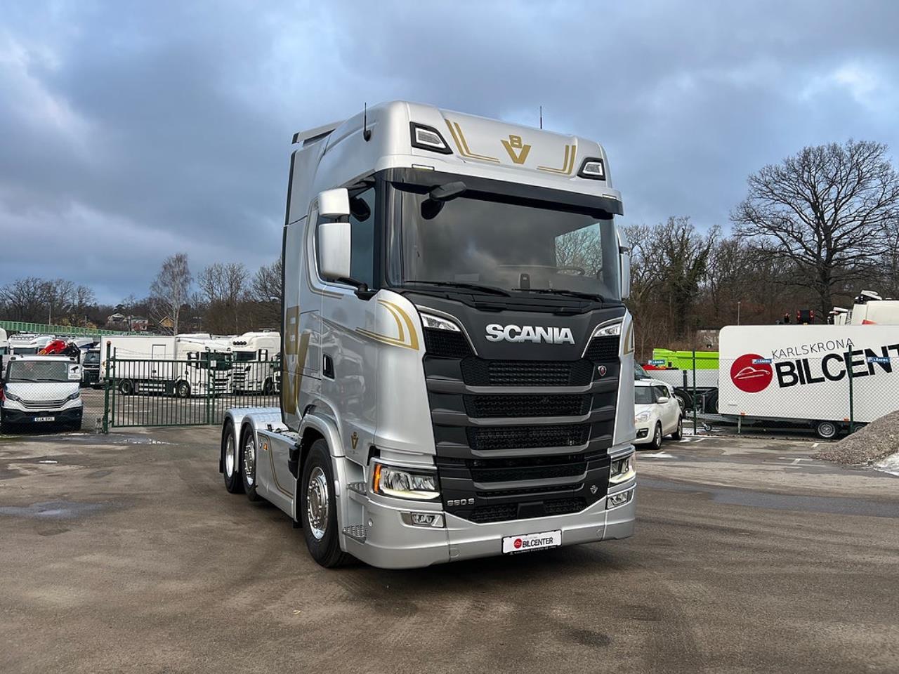 Scania 660S 6x2/4 Styrbar Pusher V8-Edition Dragbil 2026 - Dragbil