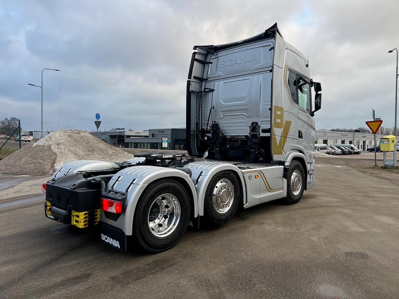 Scania 660S 6x2/4 Styrbar Pusher V8-Edition Dragbil 2026 - Dragbil