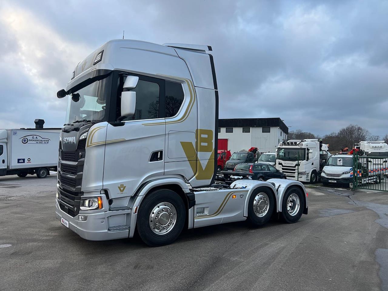 Scania 660S 6x2/4 Styrbar Pusher V8-Edition Dragbil 2026 - Dragbil