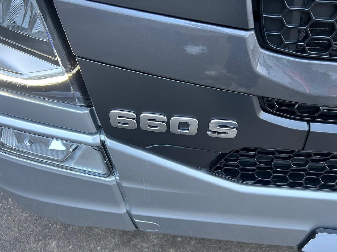 Scania 660S 6x2/4 Styrbar Pusher V8-Edition Dragbil 2026 - Dragbil