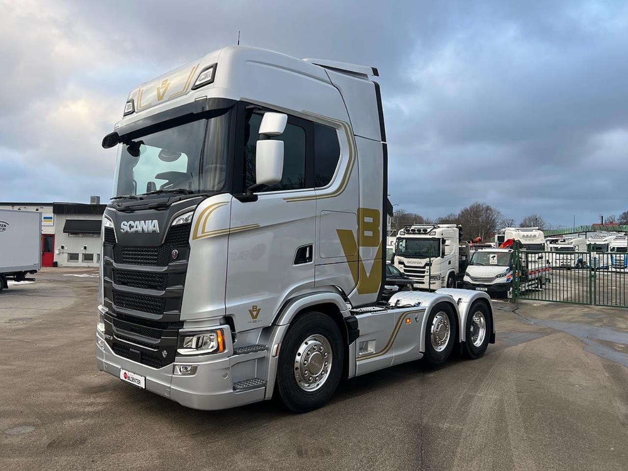 Scania 660S 6x2/4 Styrbar Pusher V8-Edition Dragbil 2026 - Dragbil