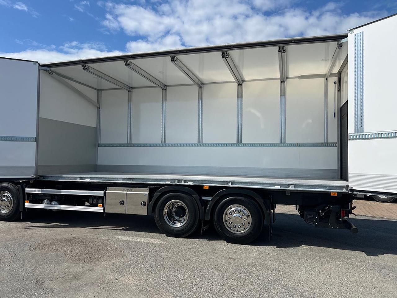 Volvo FM13 460 6x2*4 Sk&aring;pbil &Ouml;ppningsbarsida & Dubbla lastplan 2023 - Sk&aring;p