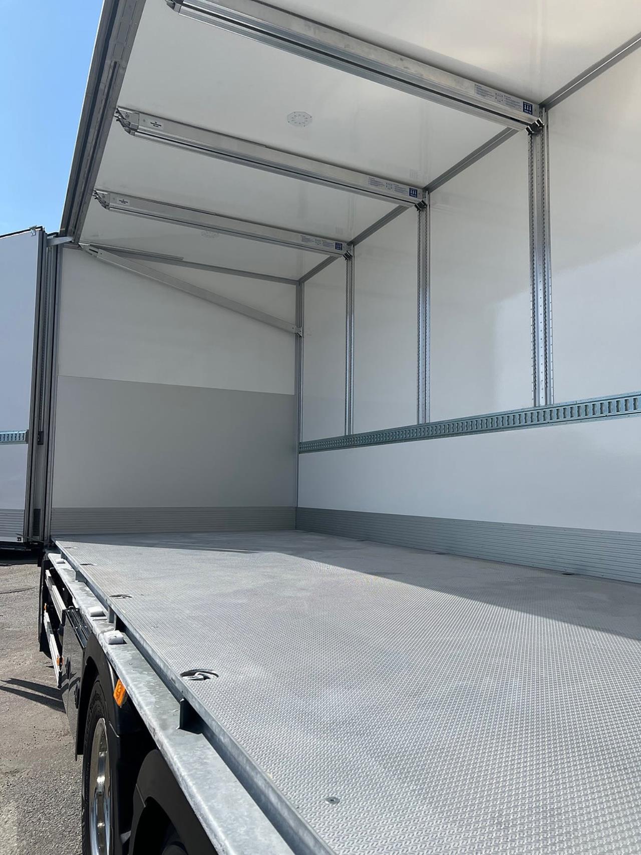 Volvo FM13 460 6x2*4 Sk&aring;pbil &Ouml;ppningsbarsida & Dubbla lastplan 2023 - Sk&aring;p