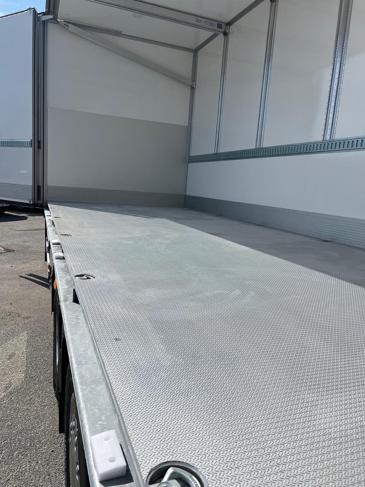 Volvo FM13 460 6x2*4 Sk&aring;pbil &Ouml;ppningsbarsida & Dubbla lastplan 2023 - Sk&aring;p