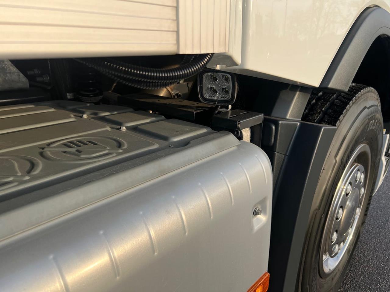 Volvo FM13 460 6x2*4 Sk&aring;pbil &Ouml;ppningsbarsida & Dubbla lastplan 2023 - Sk&aring;p