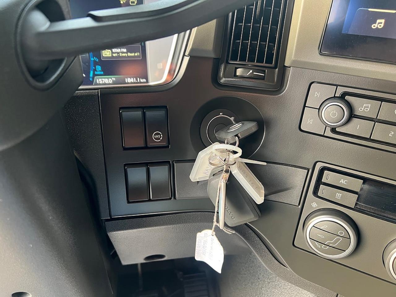 Volvo FM13 460 6x2*4 Sk&aring;pbil &Ouml;ppningsbarsida & Dubbla lastplan 2023 - Sk&aring;p