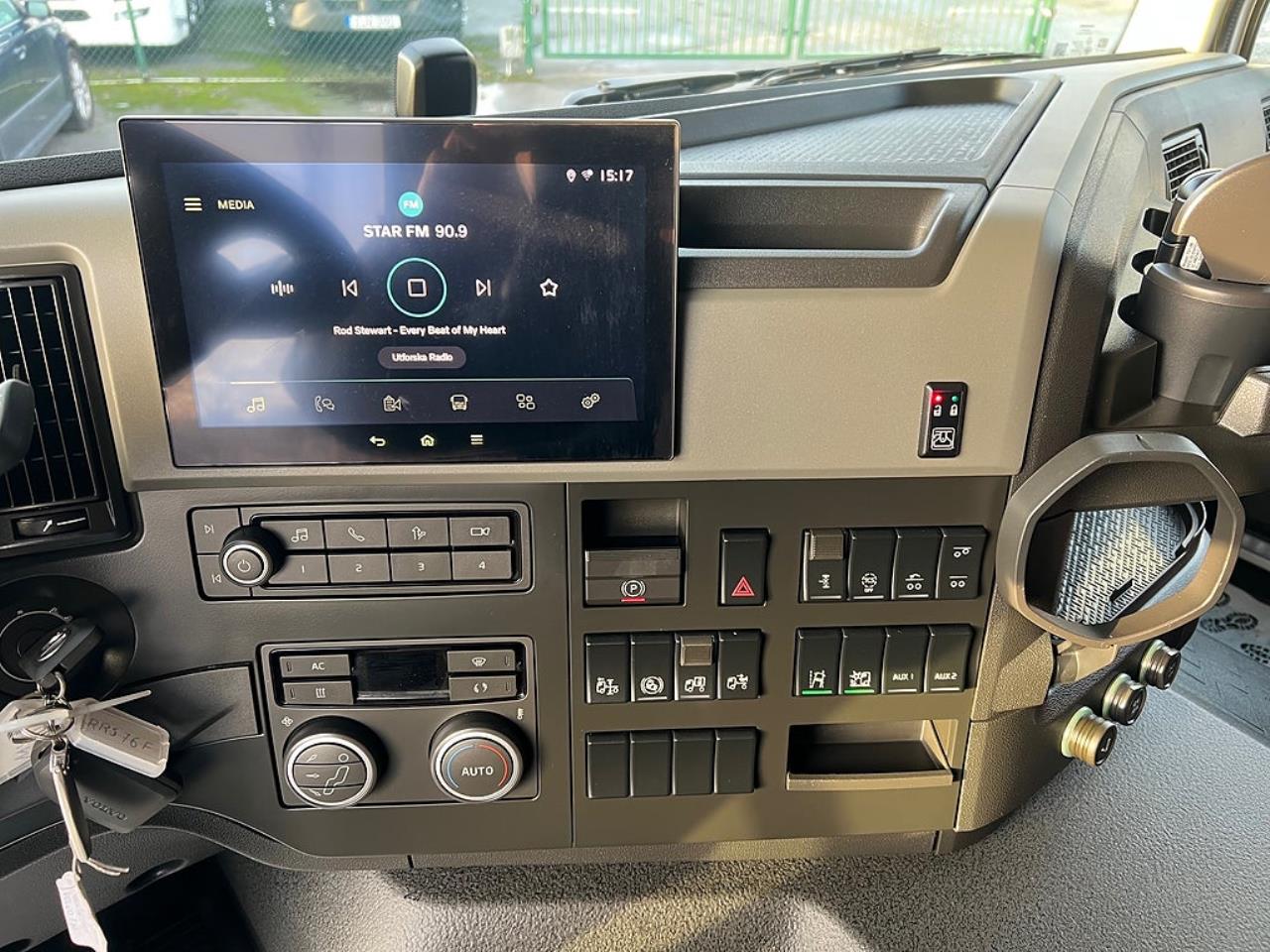 Volvo FM13 460 6x2*4 Sk&aring;pbil &Ouml;ppningsbarsida & Dubbla lastplan 2023 - Sk&aring;p