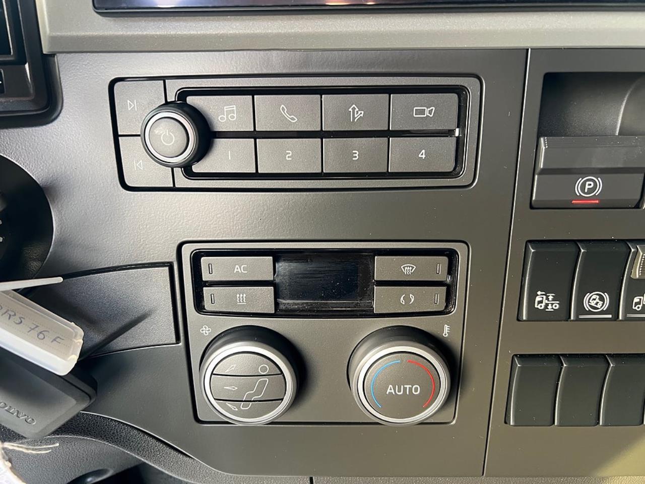 Volvo FM13 460 6x2*4 Sk&aring;pbil &Ouml;ppningsbarsida & Dubbla lastplan 2023 - Sk&aring;p