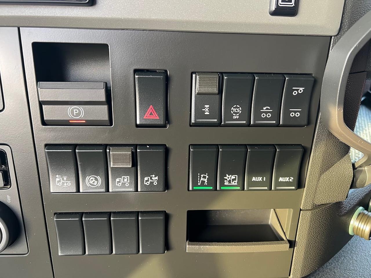 Volvo FM13 460 6x2*4 Sk&aring;pbil &Ouml;ppningsbarsida & Dubbla lastplan 2023 - Sk&aring;p