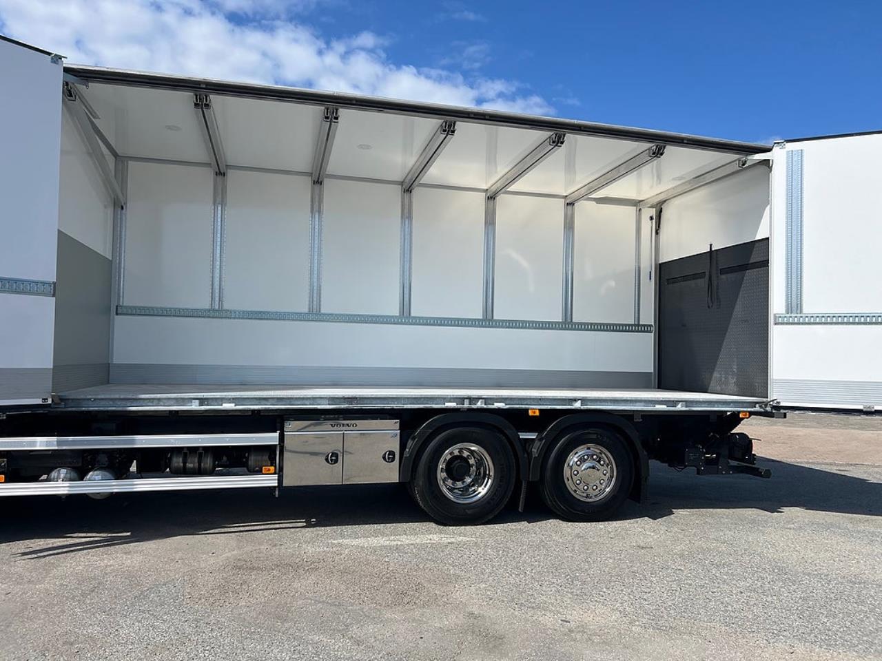 Volvo FM13 460 6x2*4 Sk&aring;pbil &Ouml;ppningsbarsida & Dubbla lastplan 2023 - Sk&aring;p