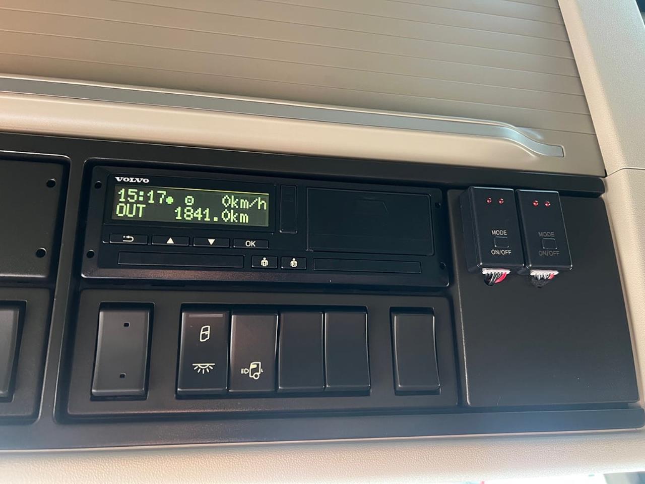 Volvo FM13 460 6x2*4 Sk&aring;pbil &Ouml;ppningsbarsida & Dubbla lastplan 2023 - Sk&aring;p