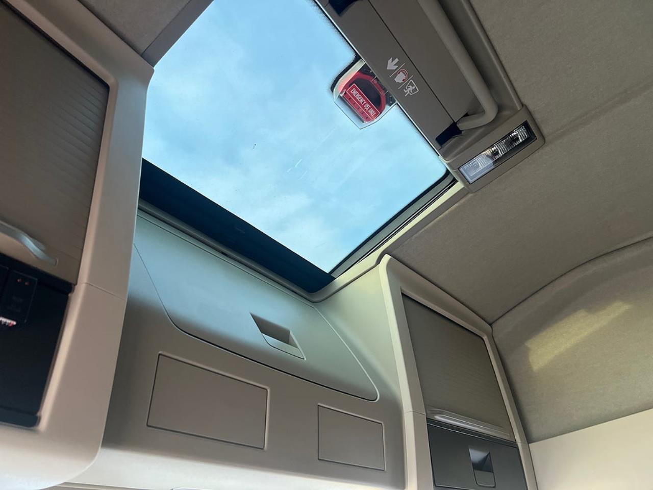 Volvo FM13 460 6x2*4 Sk&aring;pbil &Ouml;ppningsbarsida & Dubbla lastplan 2023 - Sk&aring;p