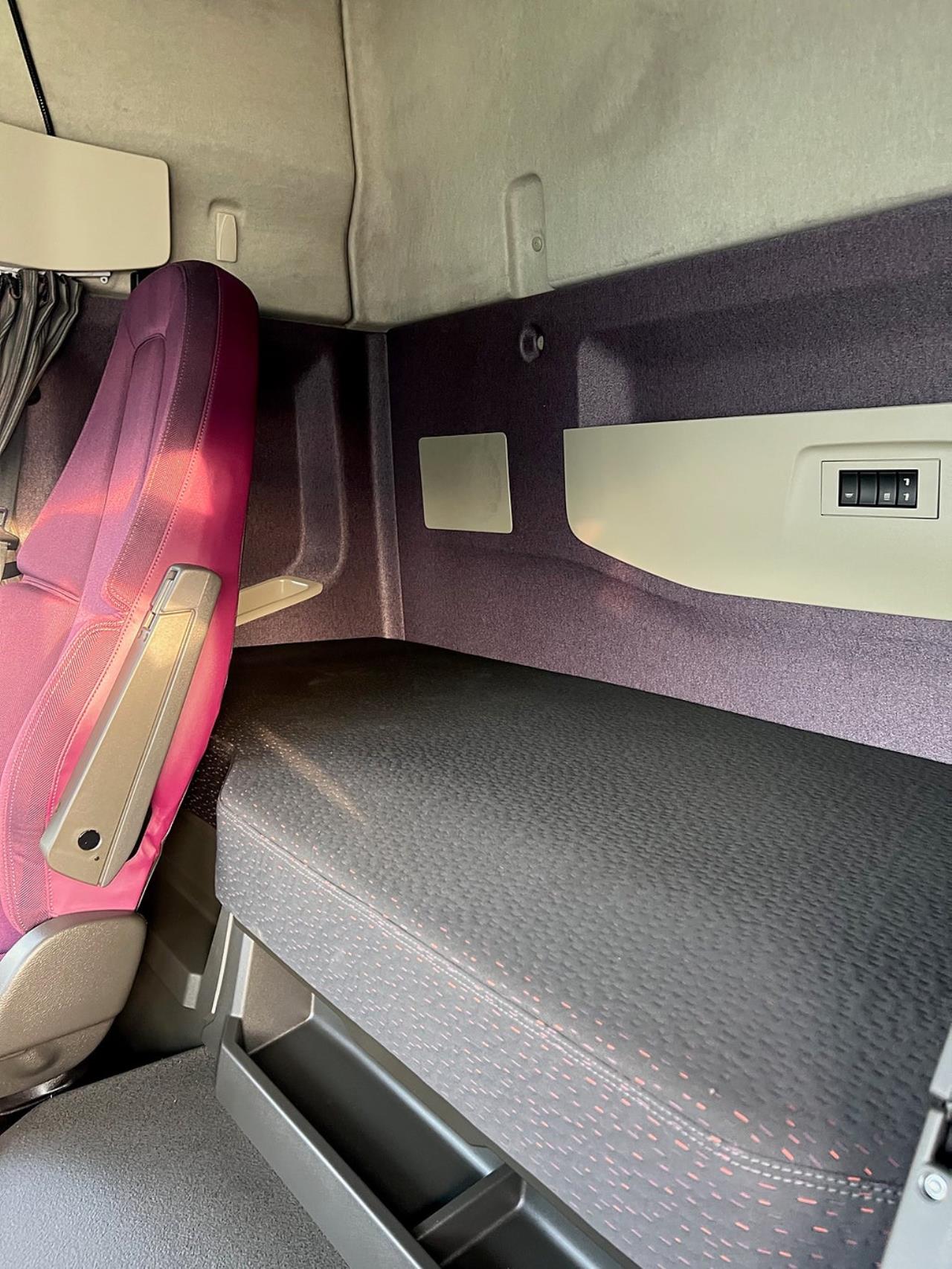 Volvo FM13 460 6x2*4 Sk&aring;pbil &Ouml;ppningsbarsida & Dubbla lastplan 2023 - Sk&aring;p