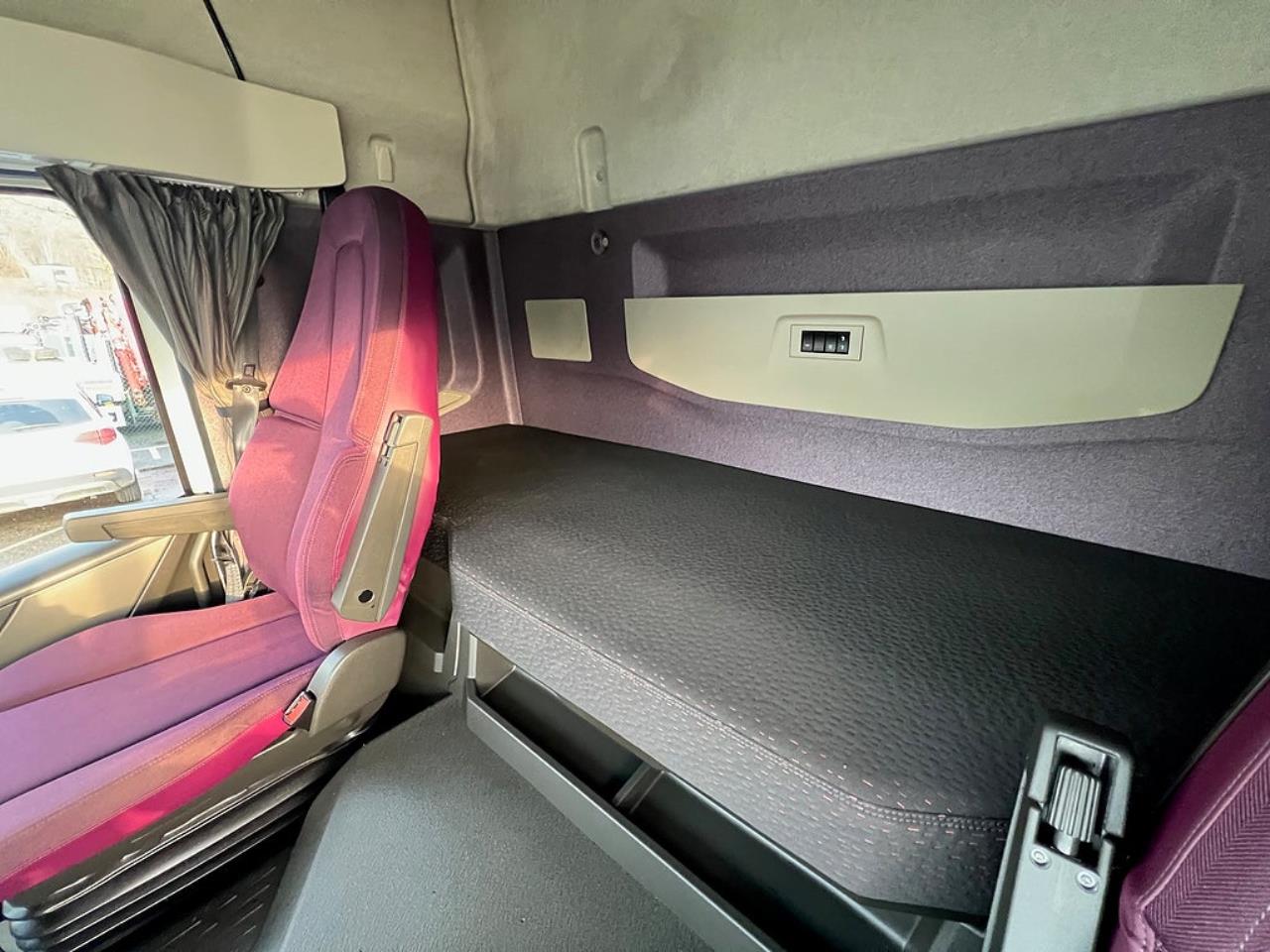 Volvo FM13 460 6x2*4 Sk&aring;pbil &Ouml;ppningsbarsida & Dubbla lastplan 2023 - Sk&aring;p