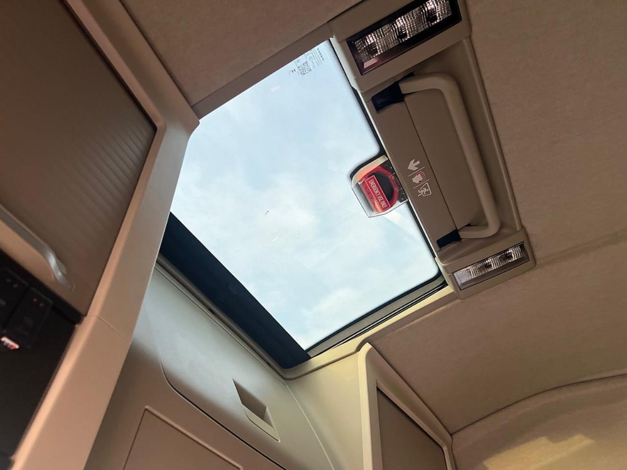 Volvo FM13 460 6x2*4 Sk&aring;pbil &Ouml;ppningsbarsida & Dubbla lastplan 2023 - Sk&aring;p