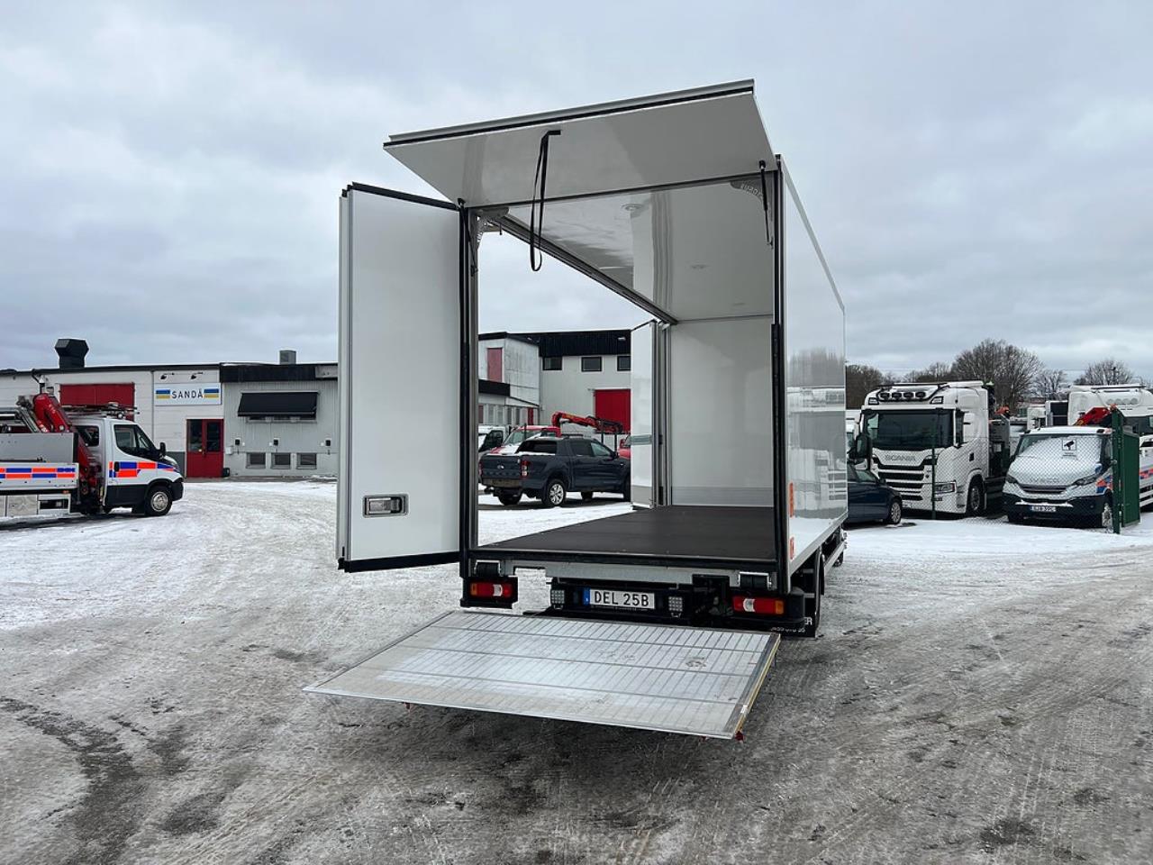 Iveco Daily 72C18 A8 Sk&aring;pbil &Ouml;ppningsbarsida Fullutrustad 2025 - &Ouml;vrigt