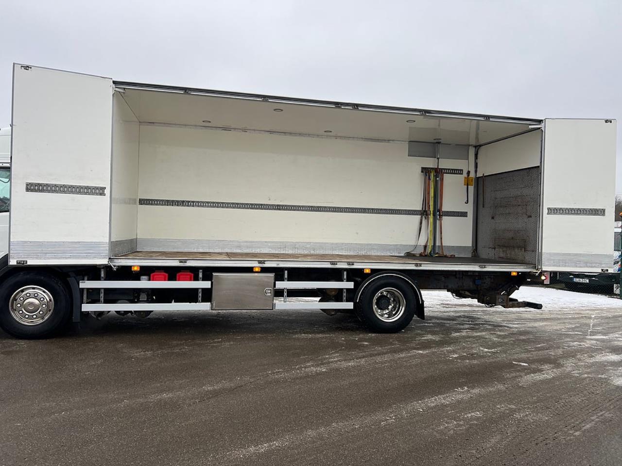 Volvo FM 330 4x2 Sk&aring;pbil, &Ouml;ppningsbarsida, Euro 6 2016 - Sk&aring;p