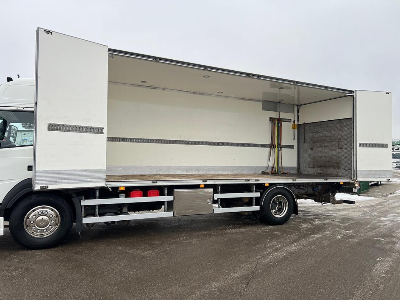 Volvo FM 330 4x2 Sk&aring;pbil, &Ouml;ppningsbarsida, Euro 6 2016 - Sk&aring;p