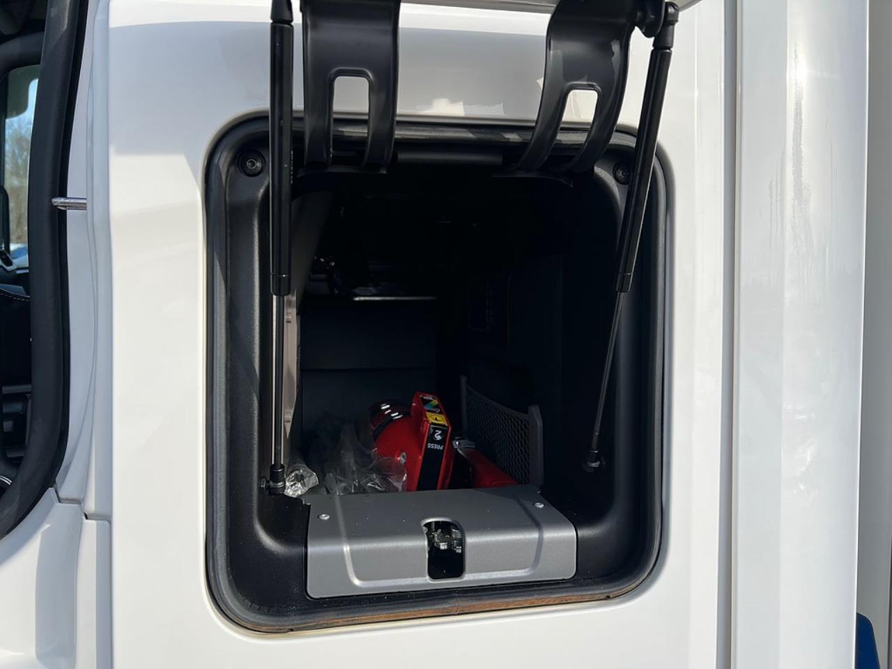 Scania P360 4x2 Kyl/Frysbil, Korridorbil, 2 Zons 2018 - &Ouml;vrigt