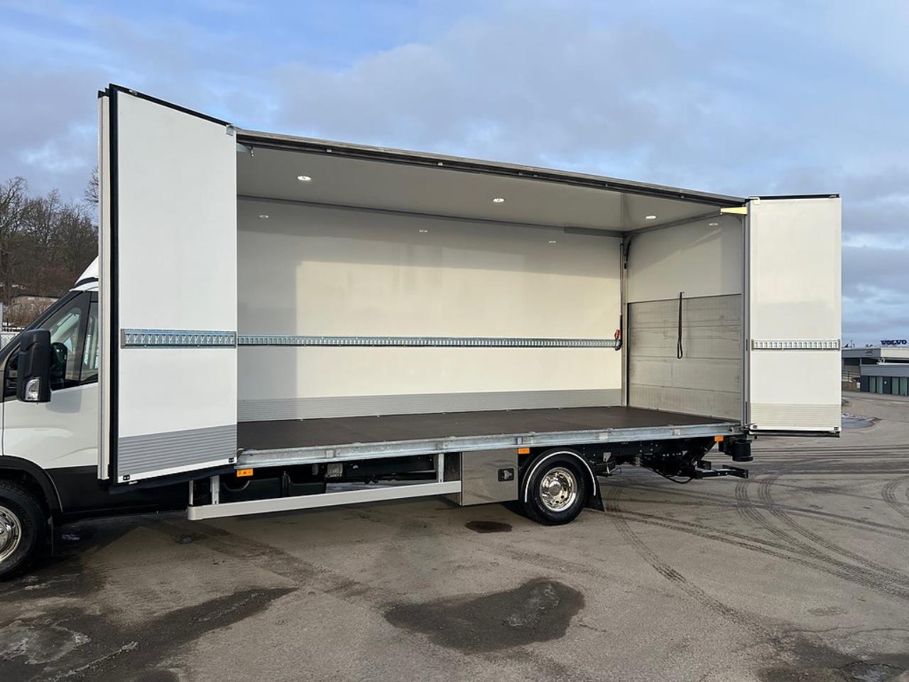 Iveco Daily 72C18 A8 Sk&aring;pbil &Ouml;ppningsbarsida Fullutrustad 2025 - Sk&aring;p