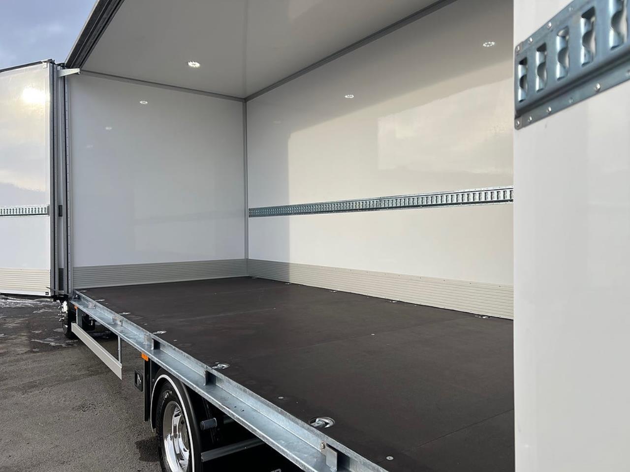 Iveco Daily 72C18 A8 Sk&aring;pbil &Ouml;ppningsbarsida Fullutrustad 2025 - Sk&aring;p