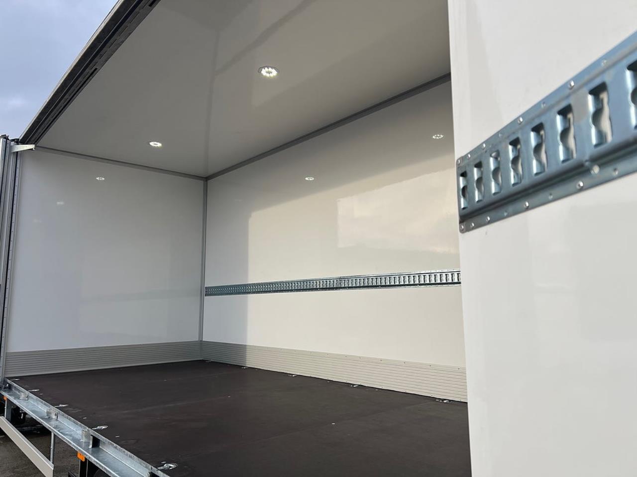 Iveco Daily 72C18 A8 Sk&aring;pbil &Ouml;ppningsbarsida Fullutrustad 2025 - Sk&aring;p