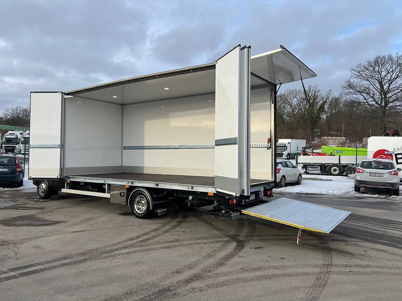 Iveco Daily 72C18 A8 Sk&aring;pbil &Ouml;ppningsbarsida Fullutrustad 2025 - Sk&aring;p