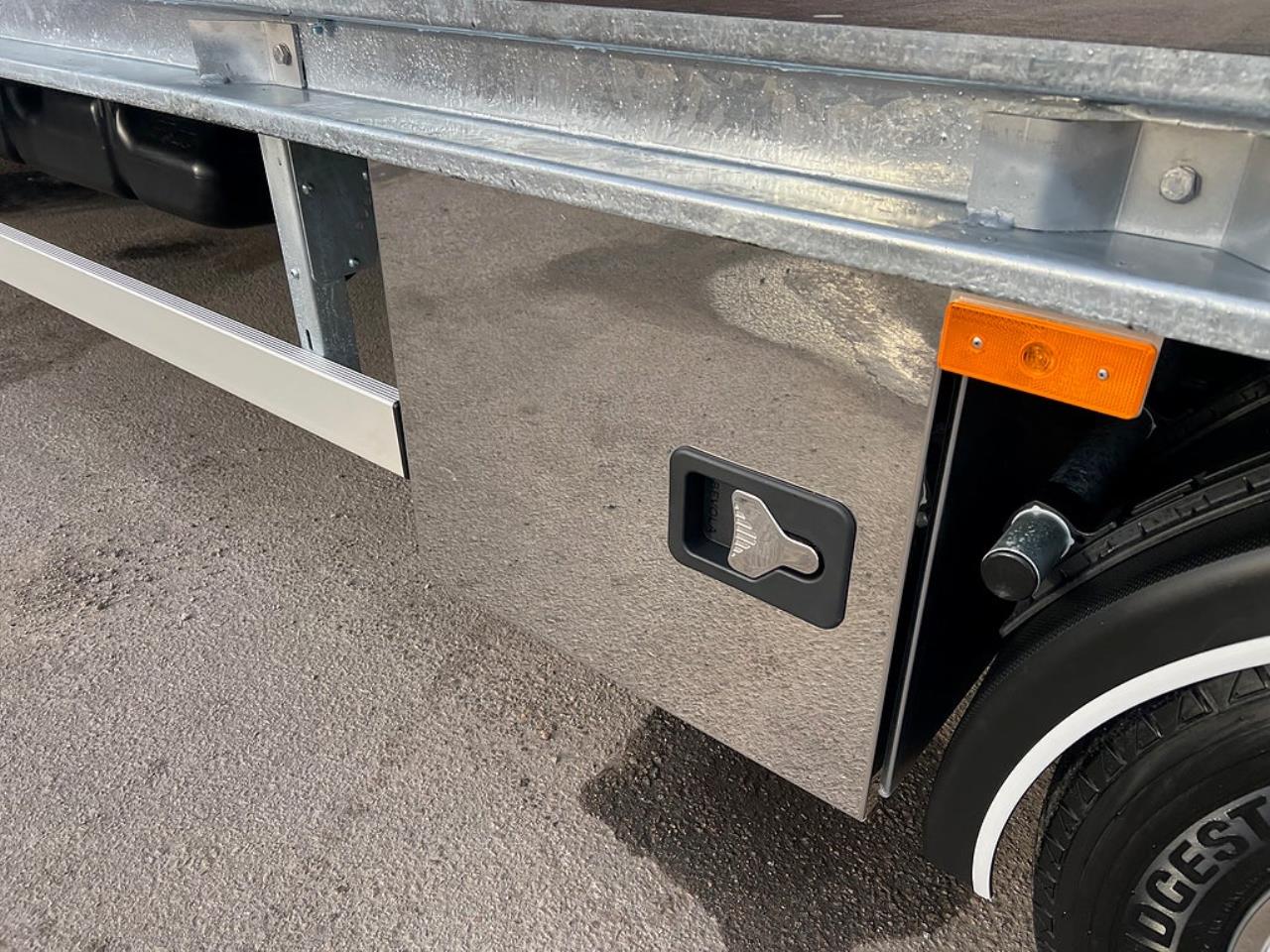 Iveco Daily 72C18 A8 Sk&aring;pbil &Ouml;ppningsbarsida Fullutrustad 2025 - Sk&aring;p