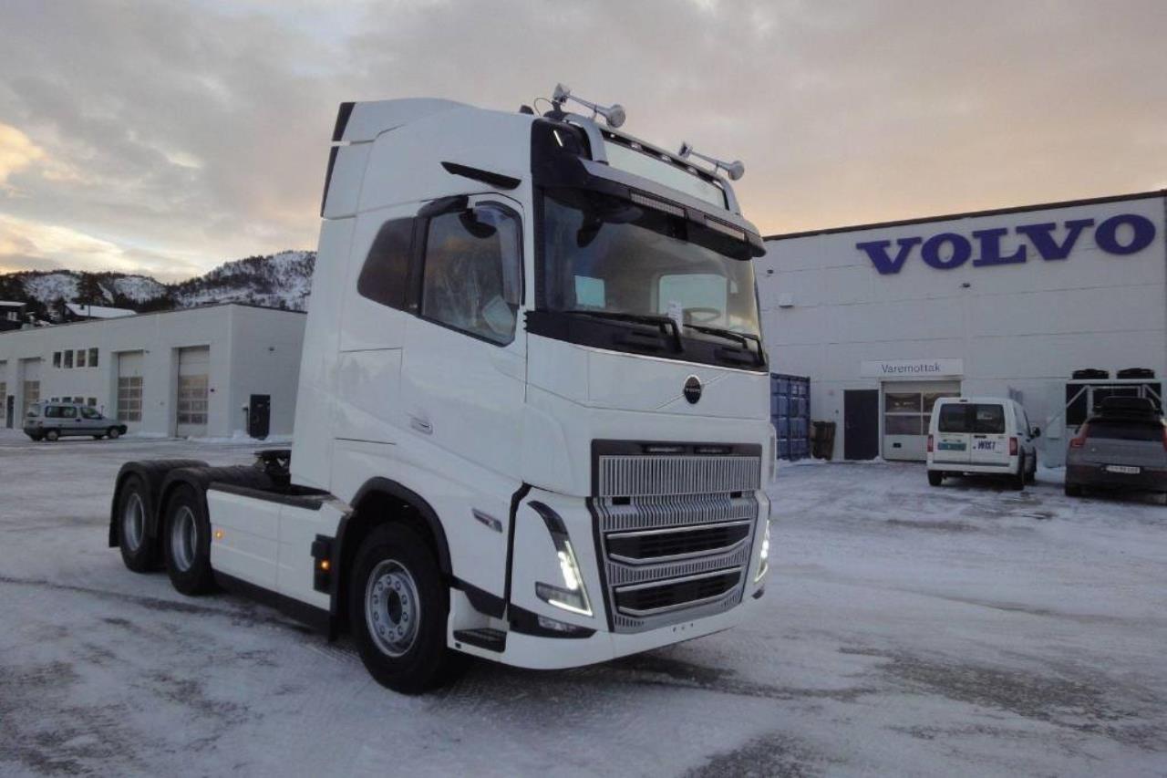 Volvo FH16 700 6x4 2025 - Dragbil