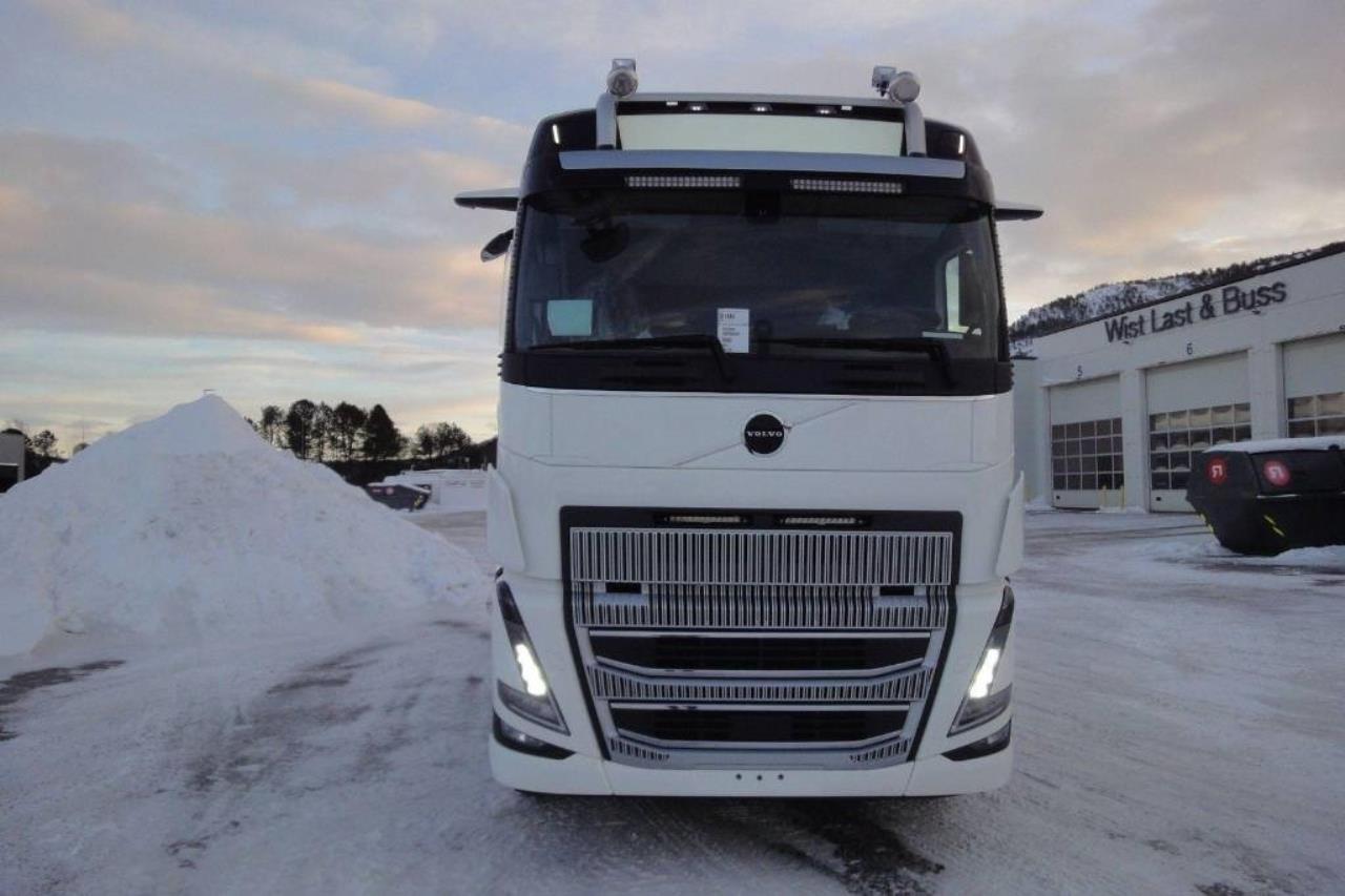 Volvo FH16 700 6x4 2025 - Dragbil