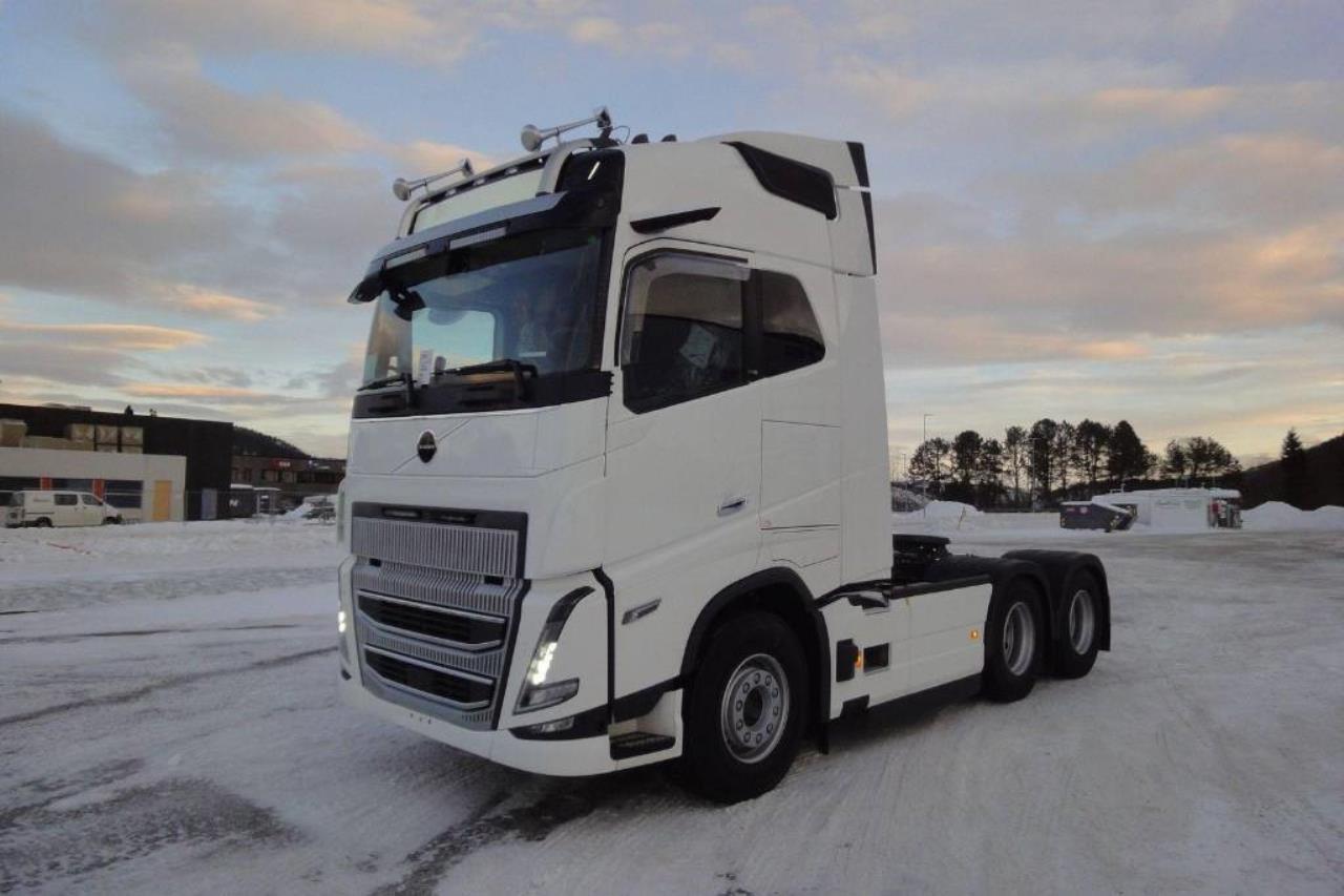Volvo FH16 700 6x4 2025 - Dragbil
