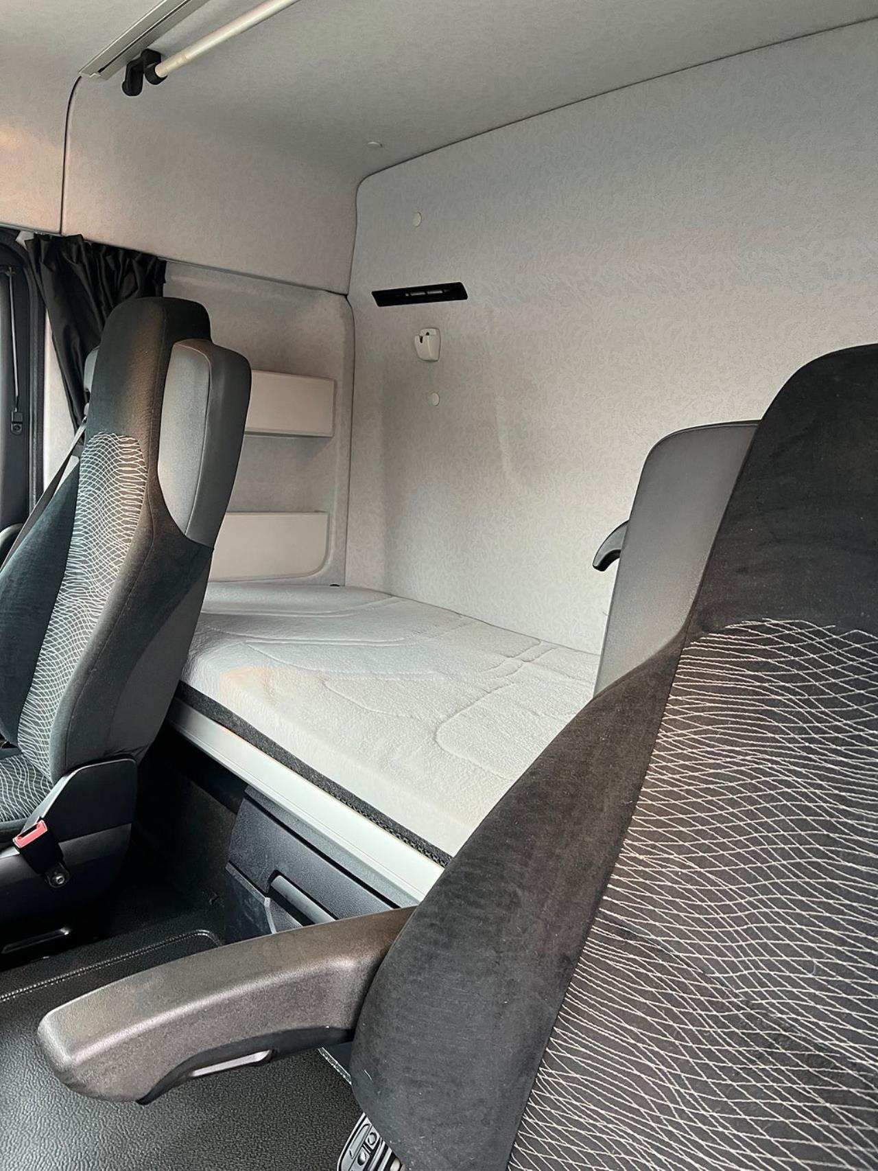 Mercedes-Benz Arocs 3251 8x4*4 Lastv&auml;xlare, ADR Klassad, Euro 6 2016 - Krok/Lastv&auml;xlare