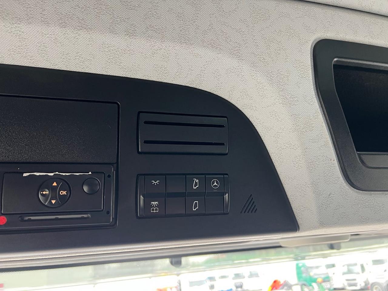 Mercedes-Benz Arocs 3251 8x4*4 Lastv&auml;xlare, ADR Klassad, Euro 6 2016 - Krok/Lastv&auml;xlare