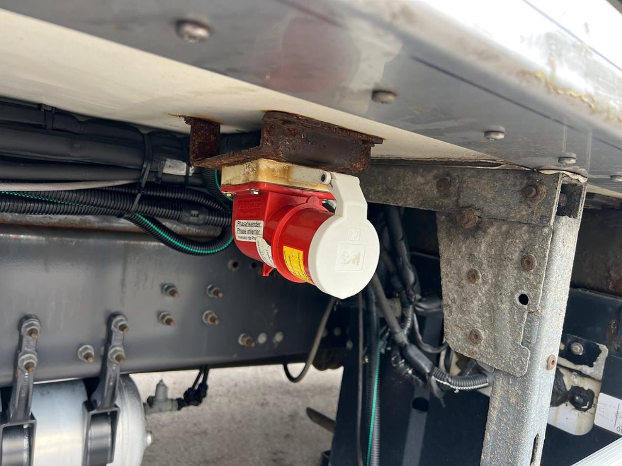 Volvo FM13 460 6x2*4 Sk&aring;pbil, Kyl/Frysbil, Korridorbil, 2-Zons, 2019 - Sk&aring;p