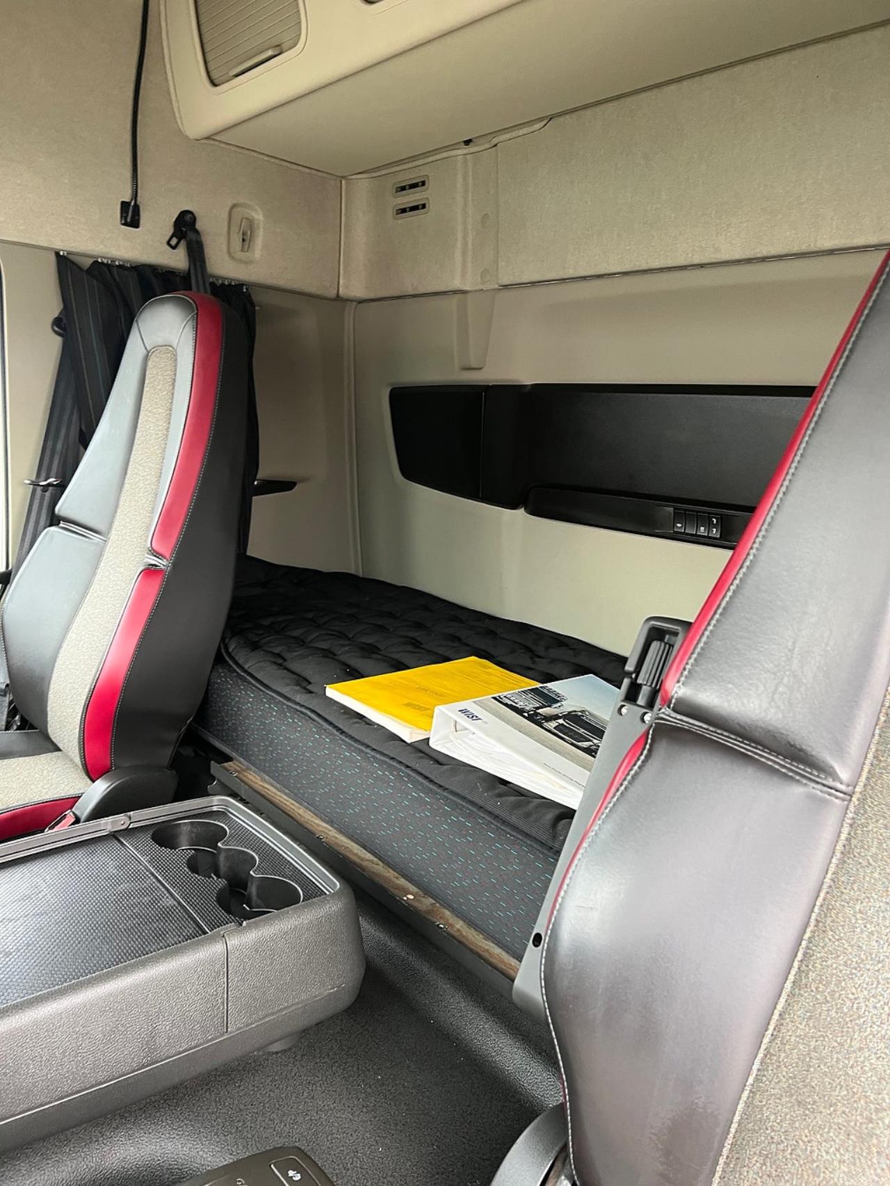 Volvo FM13 460 6x2*4 Sk&aring;pbil, Kyl/Frysbil, Korridorbil, 2-Zons, 2019 - Sk&aring;p