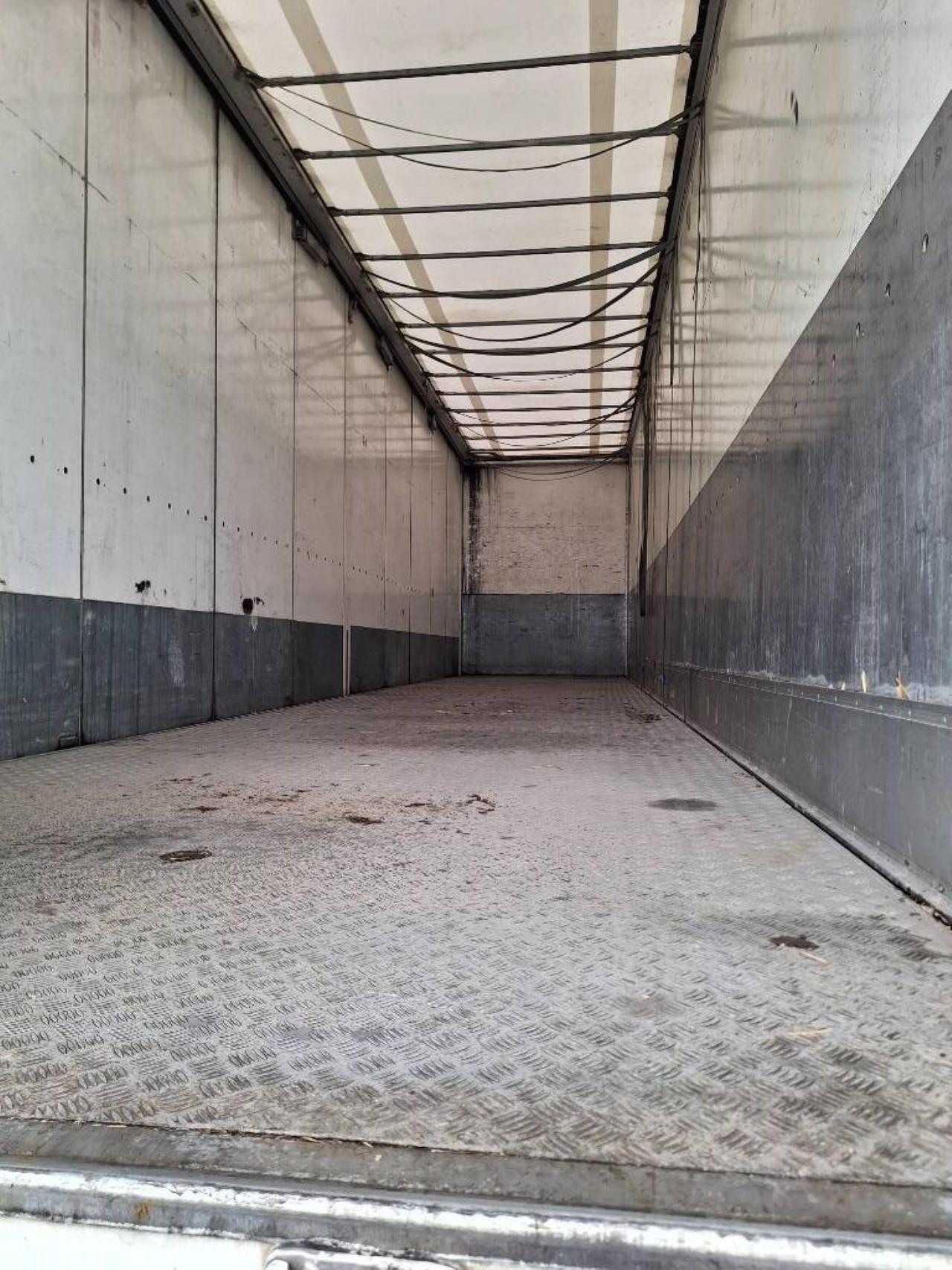 Scania R580 LB6x2*4 Fj&auml;rrbil med sk&aring;p & &ouml;ppningsbart tak + Ekeri sl&auml;p 2015 - Sk&aring;p