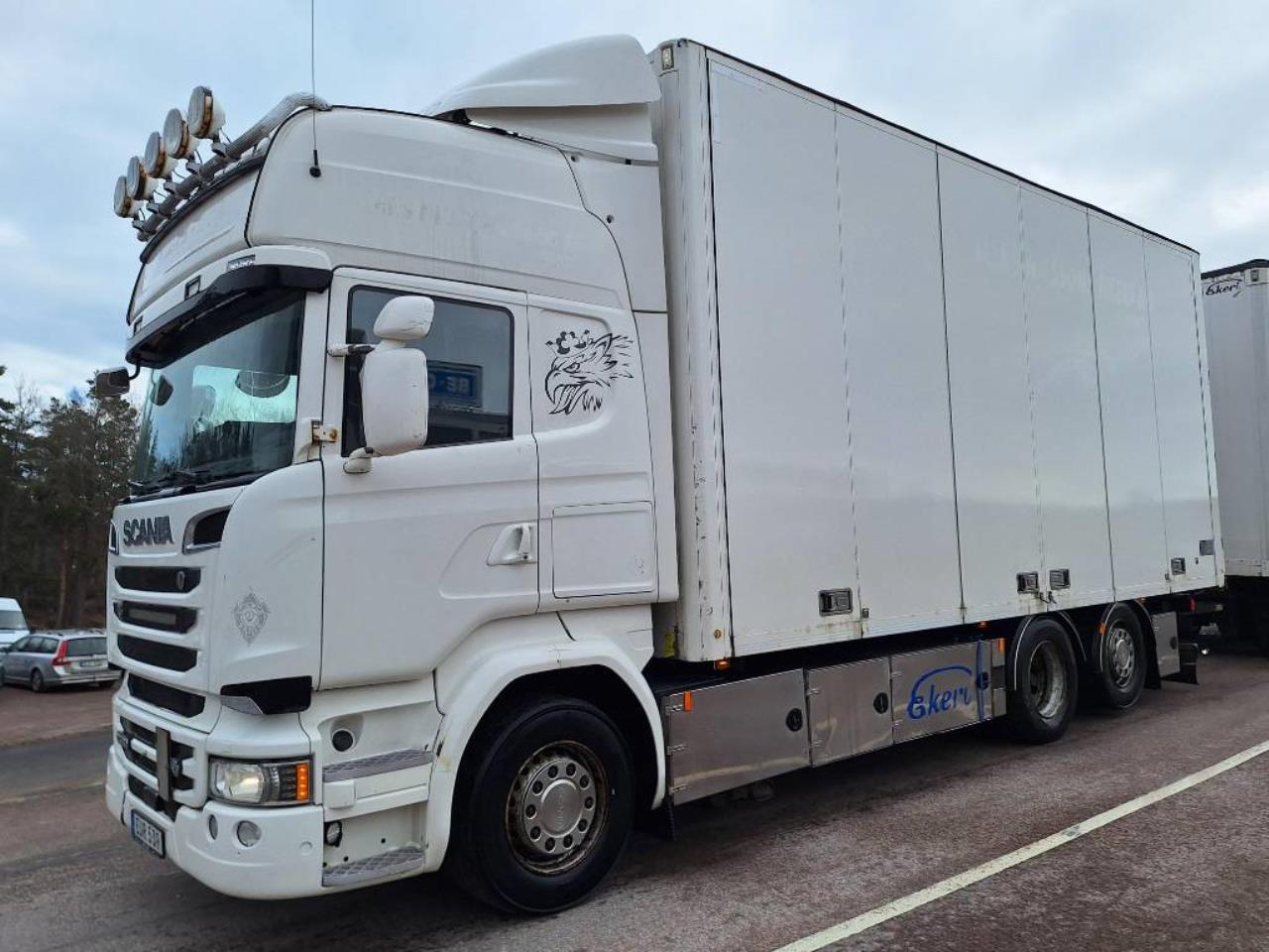 Scania R580 LB6x2*4 Fj&auml;rrbil med sk&aring;p & &ouml;ppningsbart tak + Ekeri sl&auml;p 2015 - Sk&aring;p