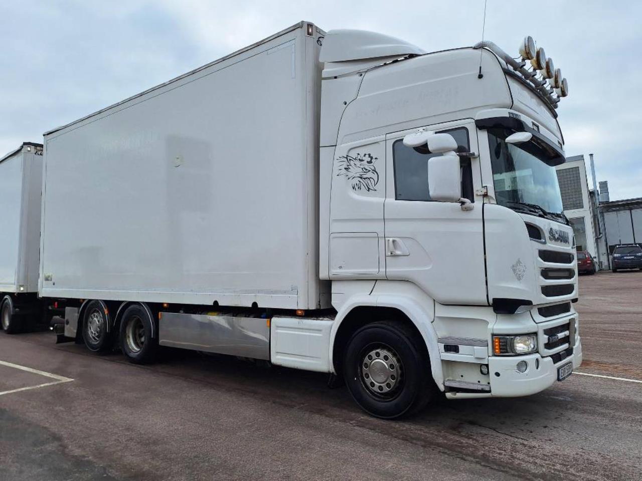 Scania R580 LB6x2*4 Fj&auml;rrbil med sk&aring;p & &ouml;ppningsbart tak + Ekeri sl&auml;p 2015 - Sk&aring;p