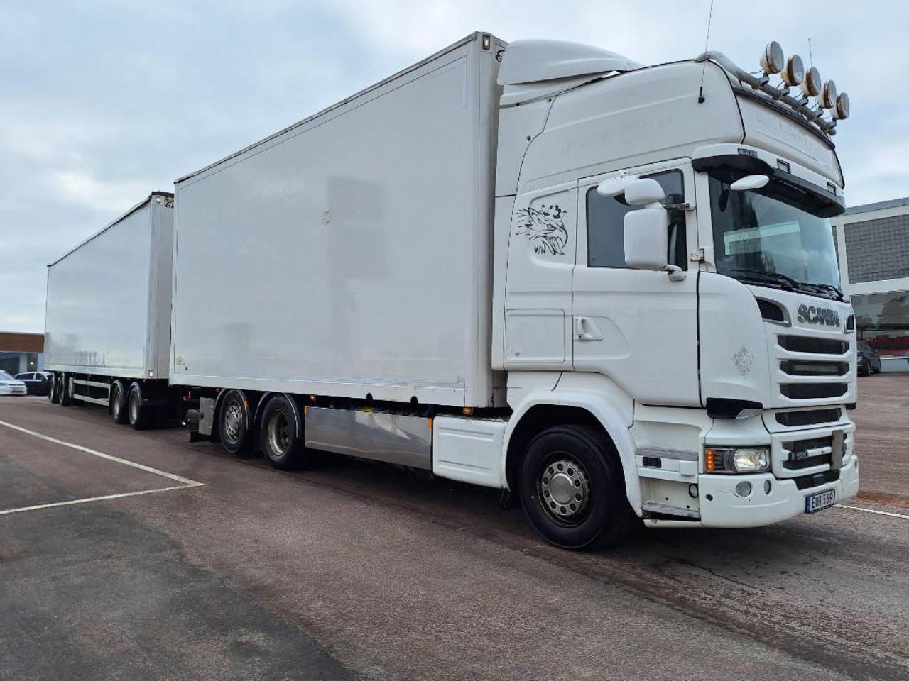 Scania R580 LB6x2*4 Fj&auml;rrbil med sk&aring;p & &ouml;ppningsbart tak + Ekeri sl&auml;p 2015 - Sk&aring;p