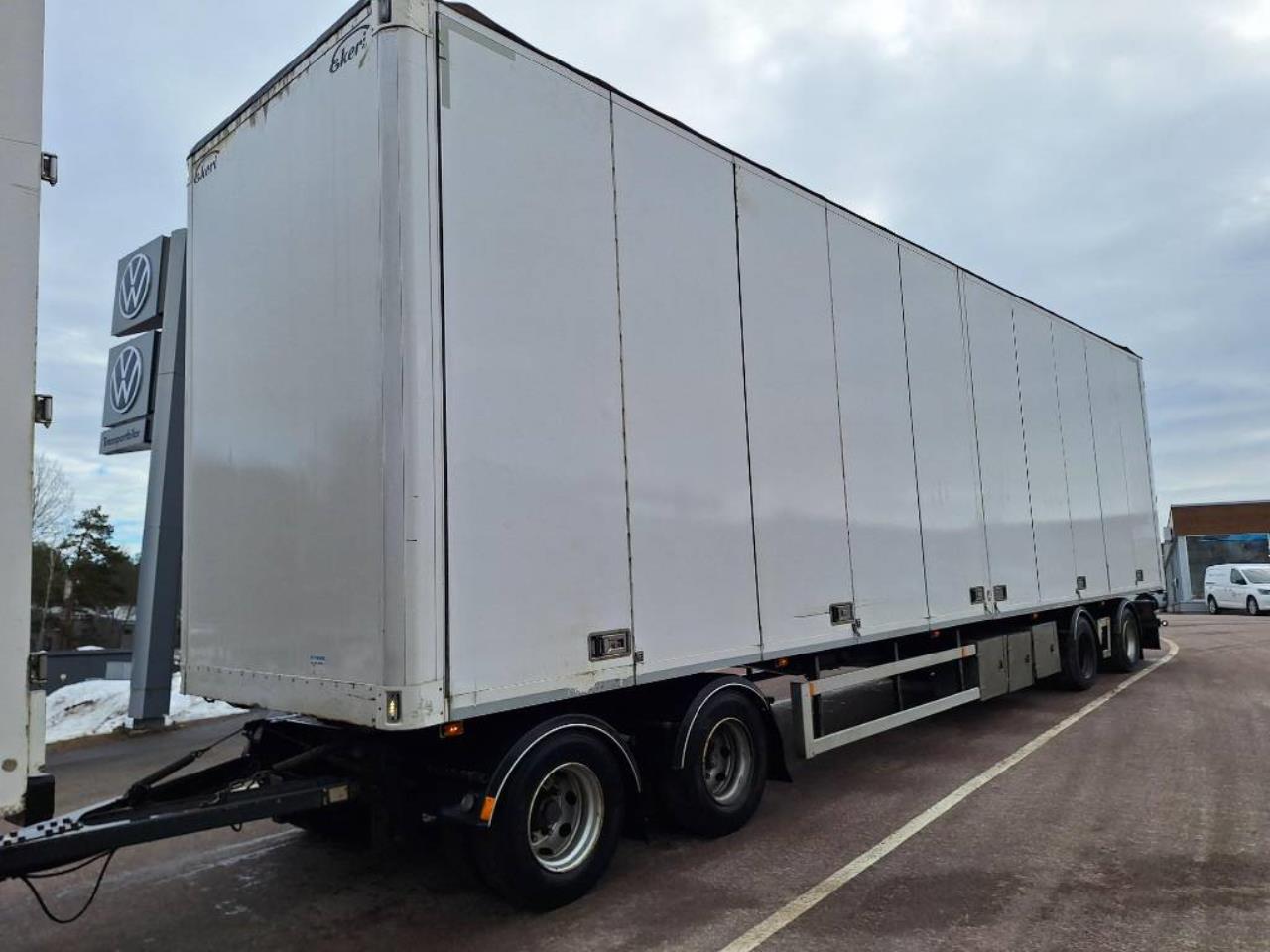 Scania R580 LB6x2*4 Fj&auml;rrbil med sk&aring;p & &ouml;ppningsbart tak + Ekeri sl&auml;p 2015 - Sk&aring;p