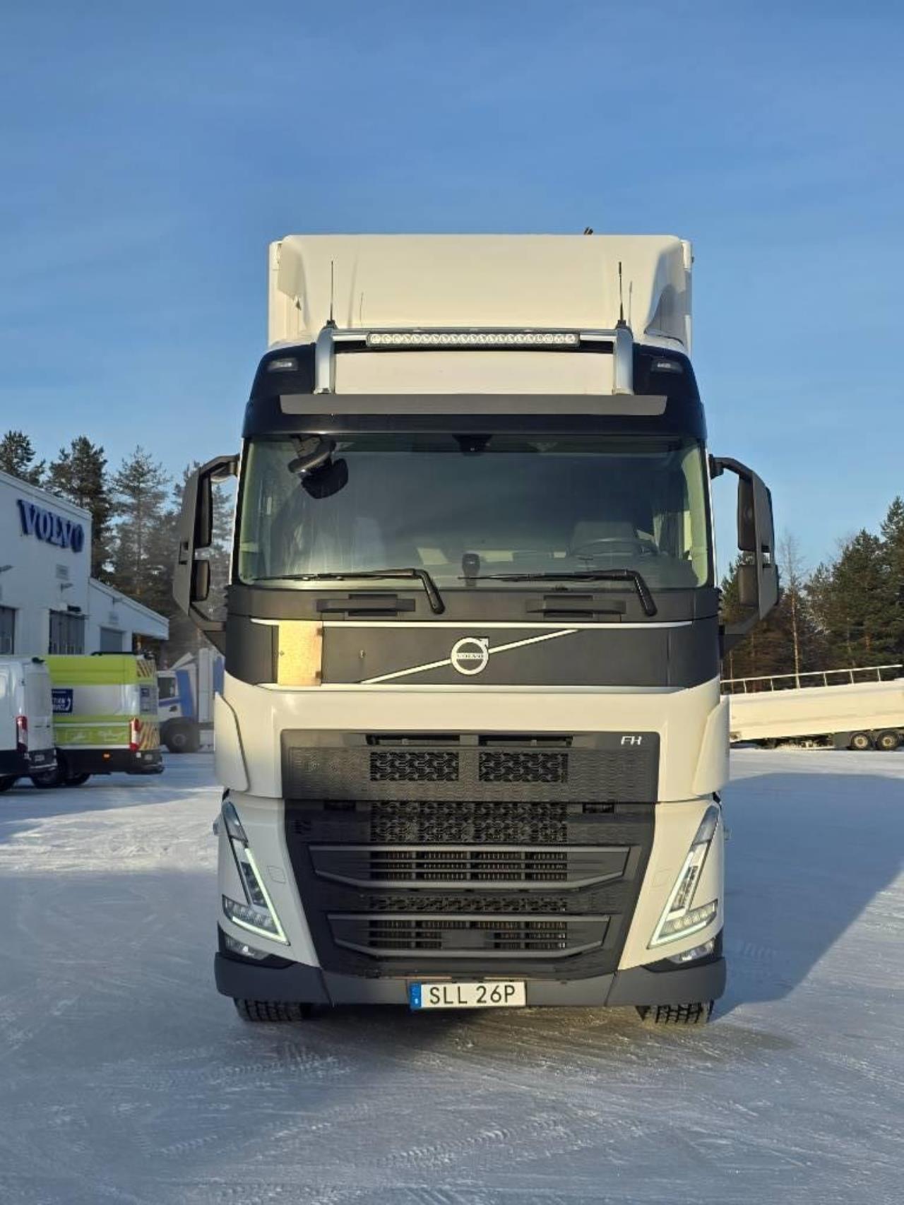Volvo FH500 6x2 2021 - Sk&aring;p isolerat