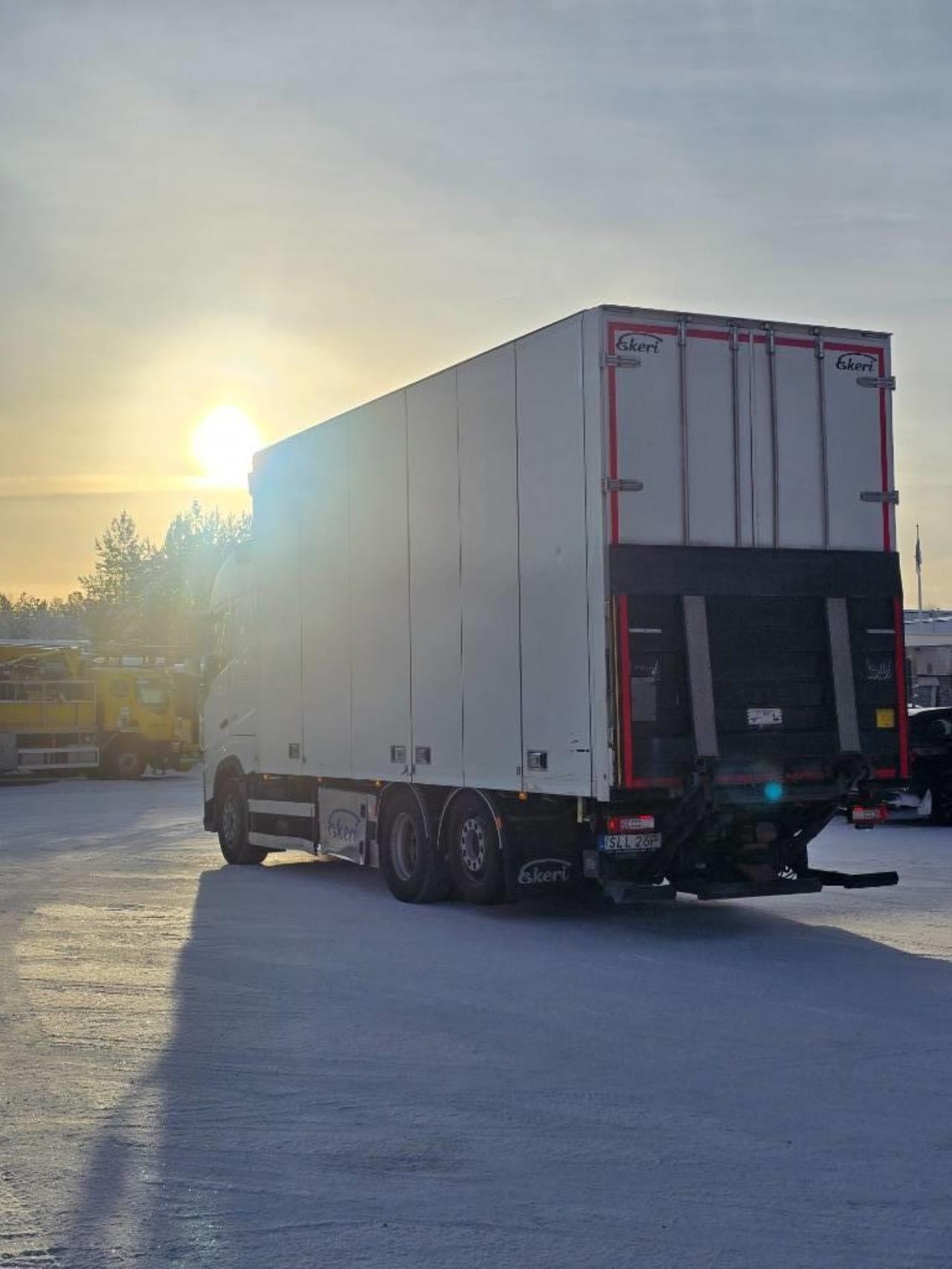 Volvo FH500 6x2 2021 - Sk&aring;p isolerat