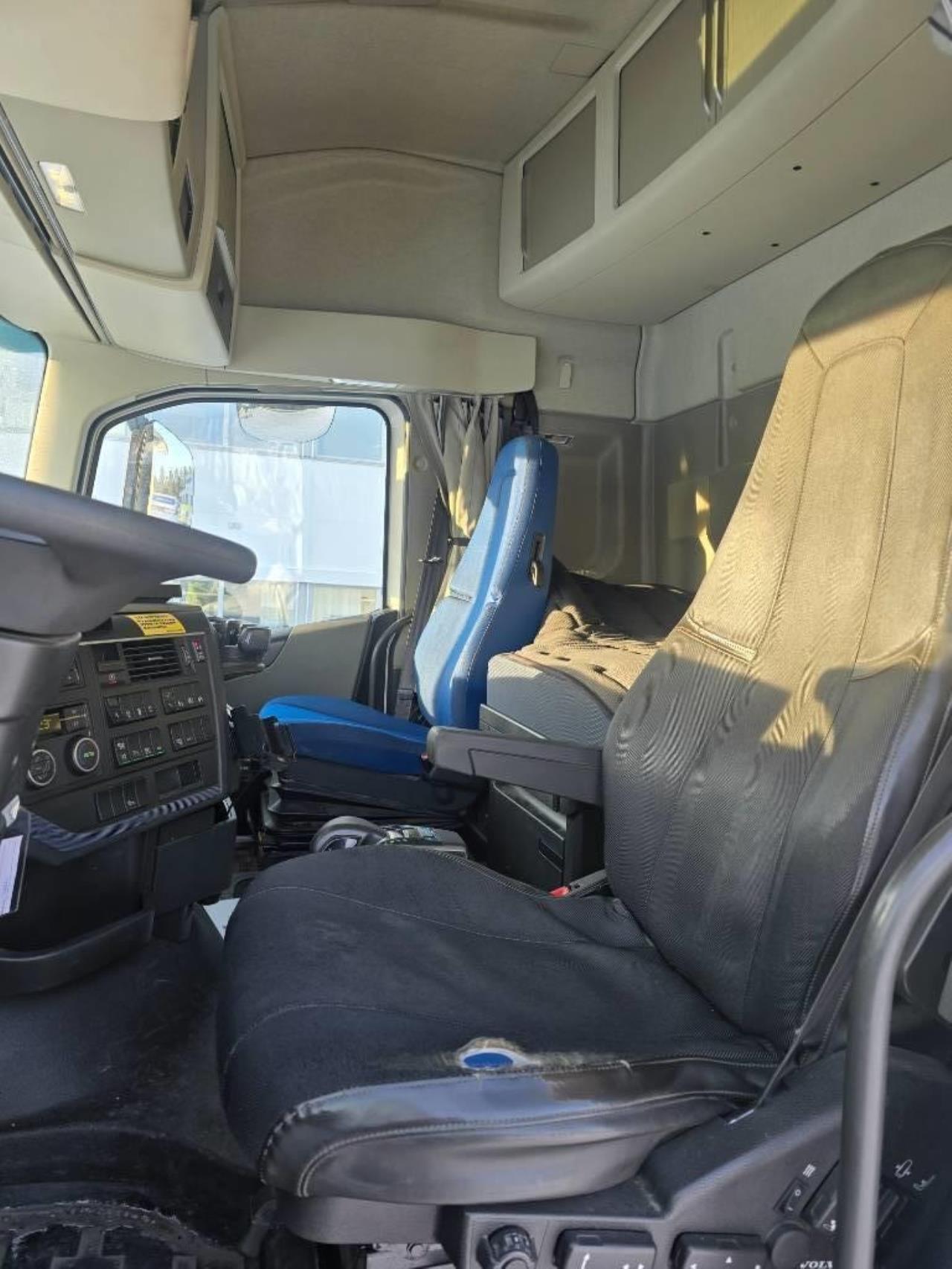 Volvo FH500 6x2 2021 - Sk&aring;p isolerat