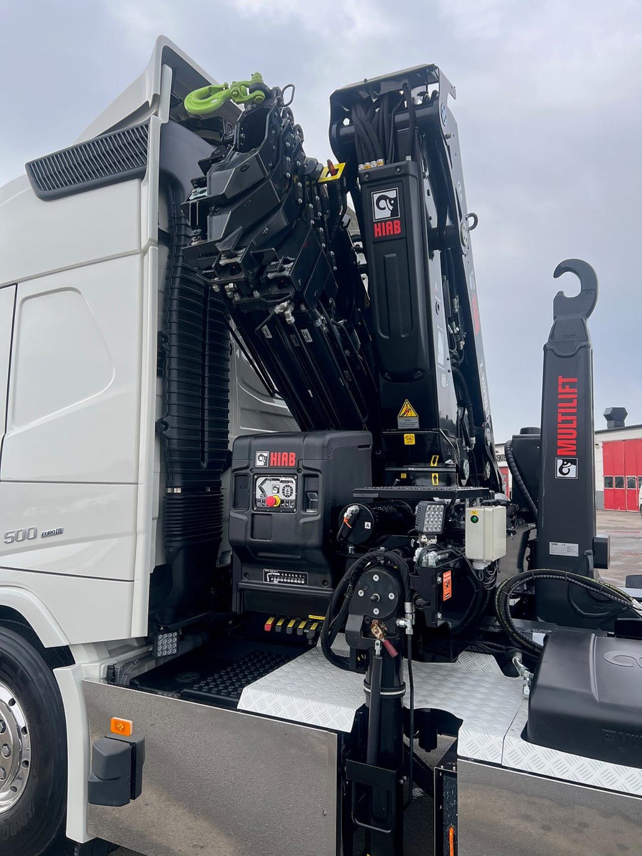 Volvo FM13 500 6x2*4 Kranv&auml;xlare Hiab Kran Komplett Skopa & Flak 2024 - Kran