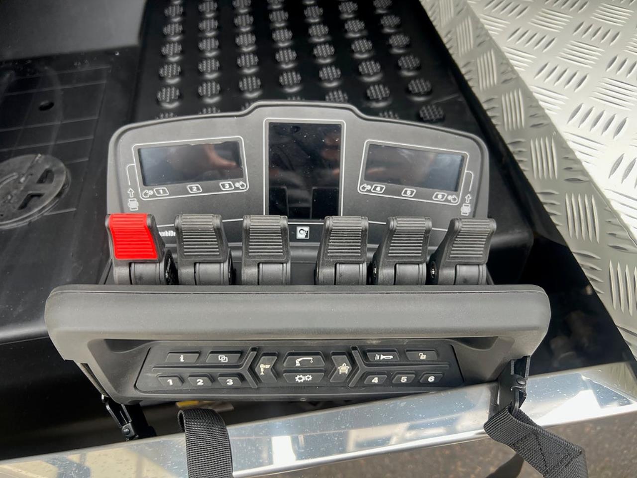 Volvo FM13 500 6x2*4 Kranv&auml;xlare Hiab Kran Komplett Skopa & Flak 2024 - Kran