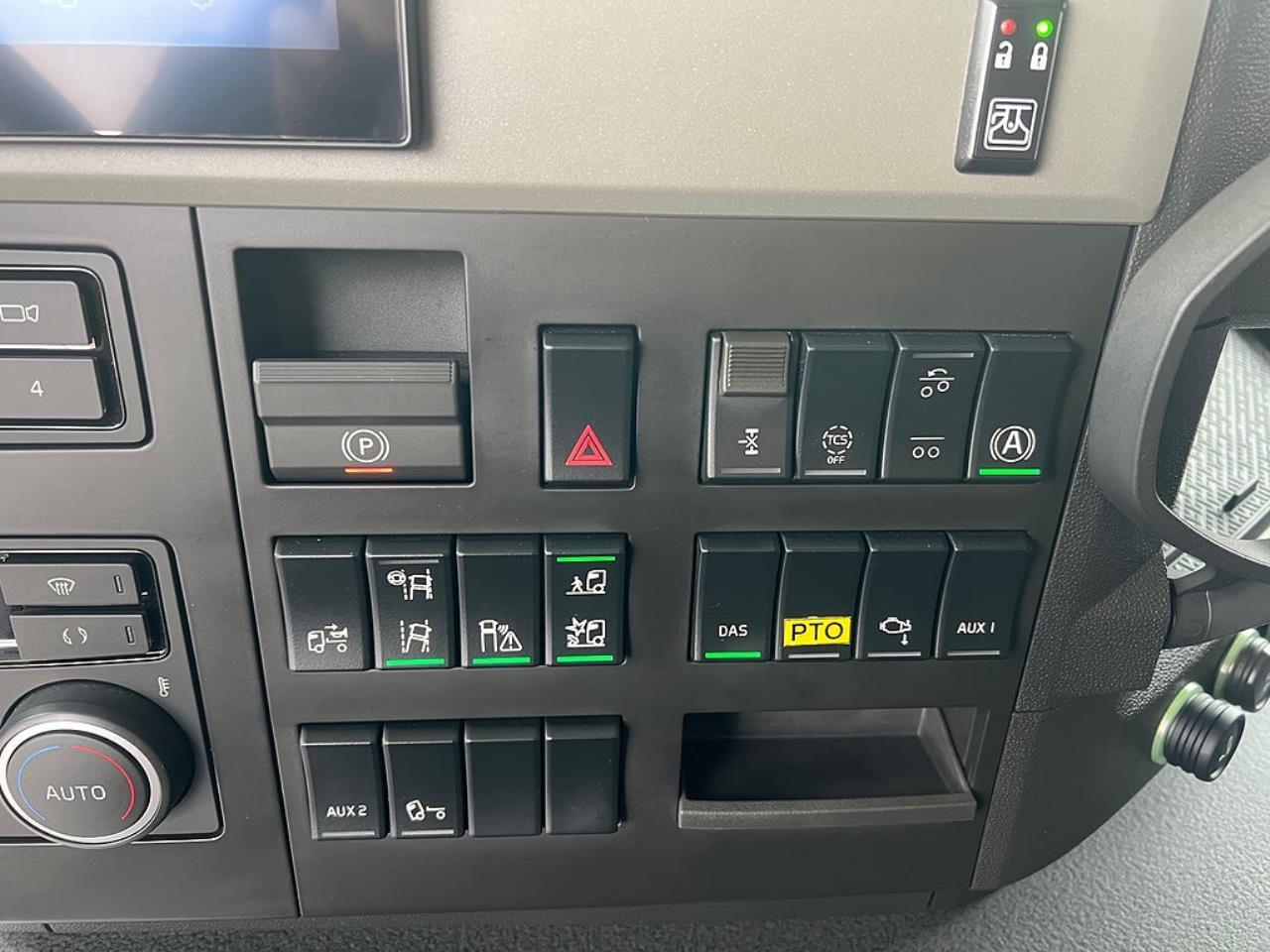 Volvo FM13 500 6x2*4 Kranv&auml;xlare Hiab Kran Komplett Skopa & Flak 2024 - Kran