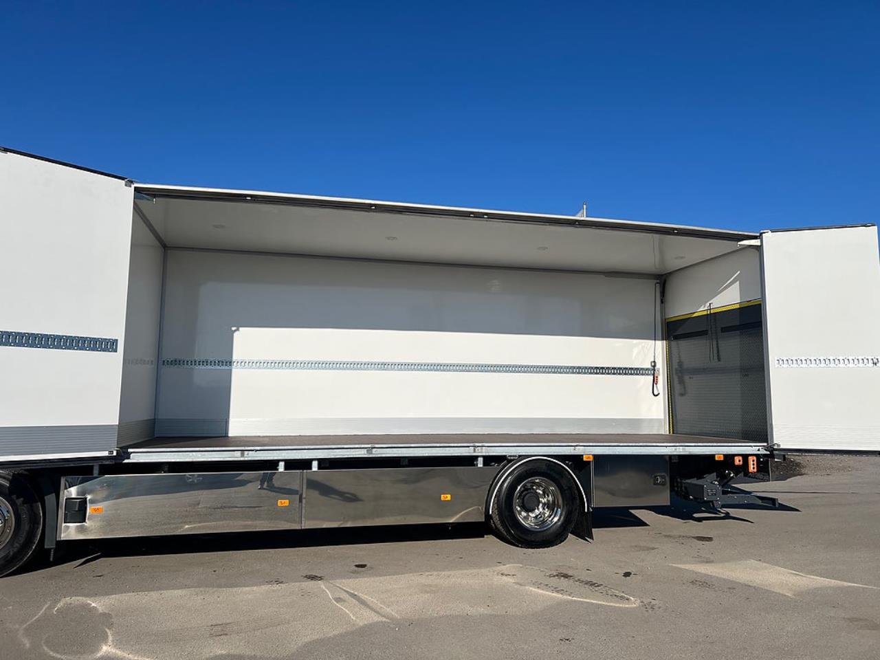 Volvo FM11 330 Sk&aring;p &Ouml;ppningsbarsida MKT Utrustning 18 Pall 2024 - Sk&aring;p