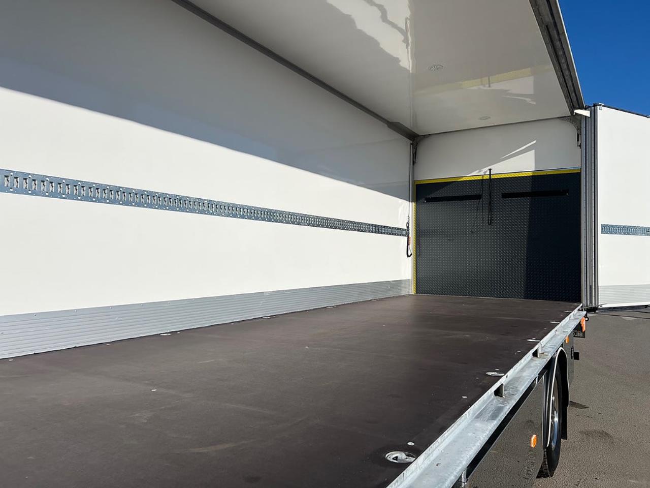 Volvo FM11 330 Sk&aring;p &Ouml;ppningsbarsida MKT Utrustning 18 Pall 2024 - Sk&aring;p